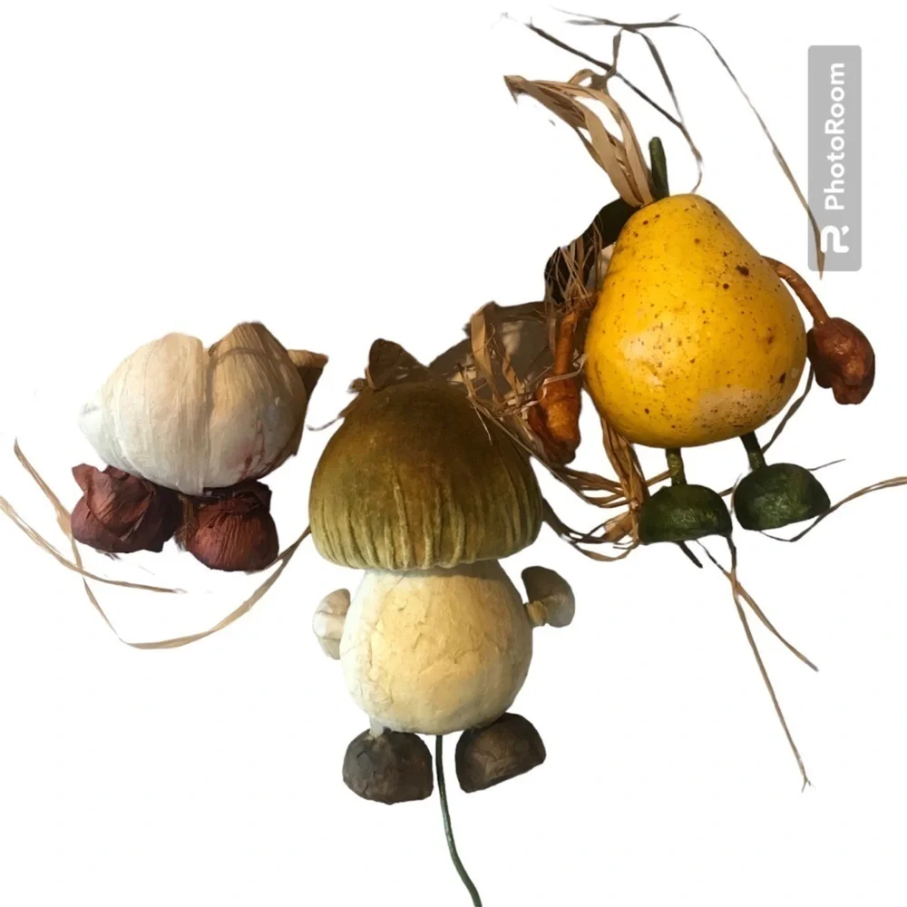 Anthropomorphic Vegetables Fruit Floral Raffia Decor